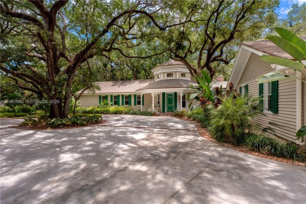 7400 SW 47th Ct Miami, FL 33143