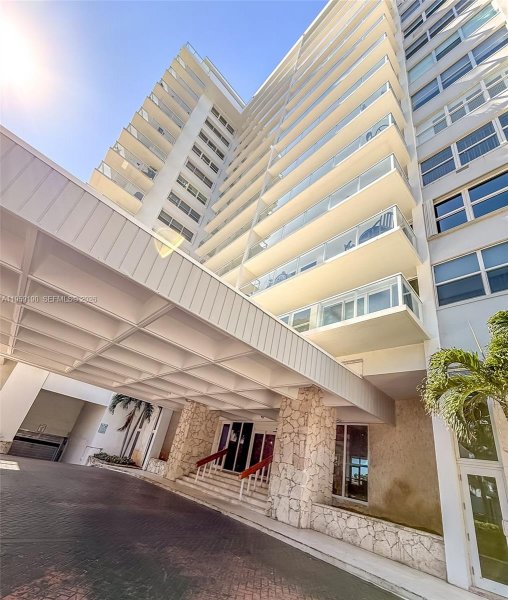 5750 Collins Ave #6J Miami Beach, FL 33140
