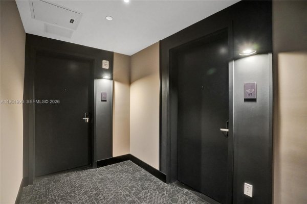 121 NE 5th St #401B Miami, FL 33132