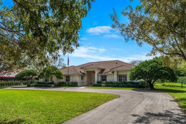 7280 SW 100th St Pinecrest, FL 33156