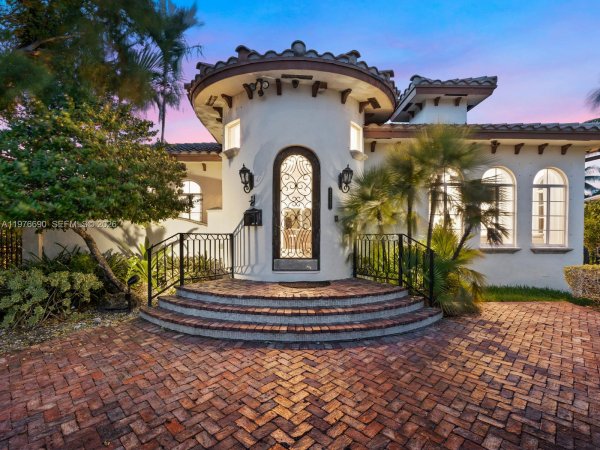 1223 Jackson St Hollywood, FL 33019