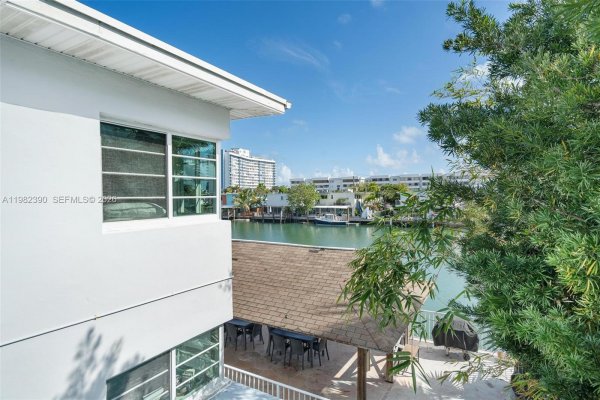 7207 Bay Dr #11 Miami Beach, FL 33141