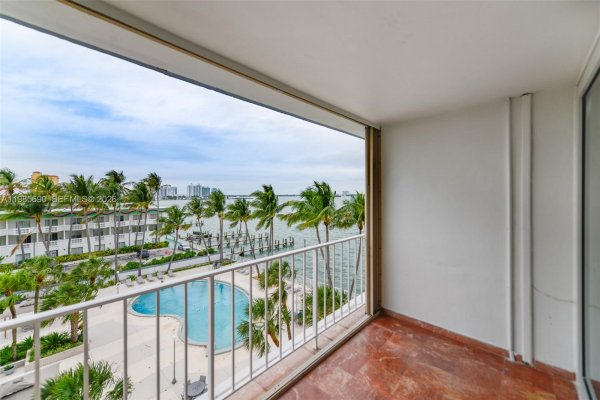 1865 N 79th St Cswy #5H North Bay Village, FL 33141