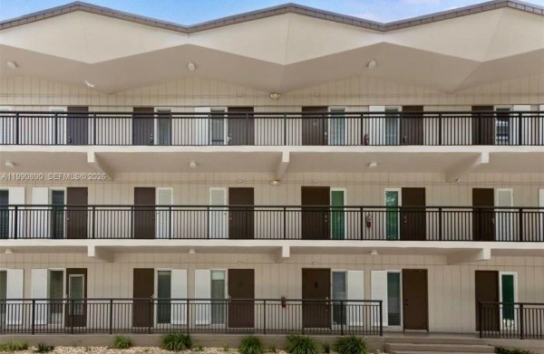 1967 S Ocean Blvd #205 Lauderdale By The Sea, FL 33062