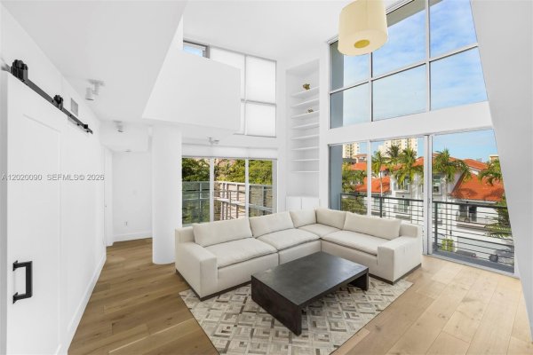 221 Jefferson Ave #10 Miami Beach, FL 33139