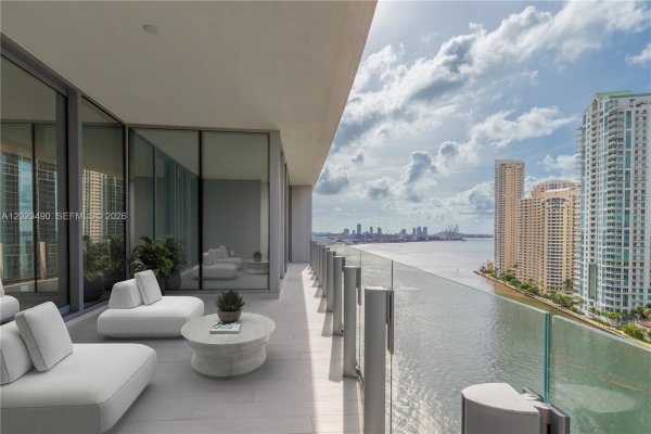 300 Biscayne Blvd Way #1704 Miami, FL 33131