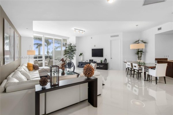 15811 Collins Ave #403 Sunny Isles Beach, FL 33160