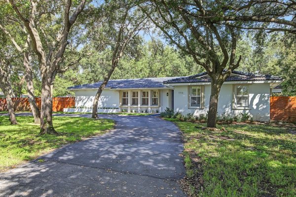 7715 SW 122nd St Pinecrest, FL 33156