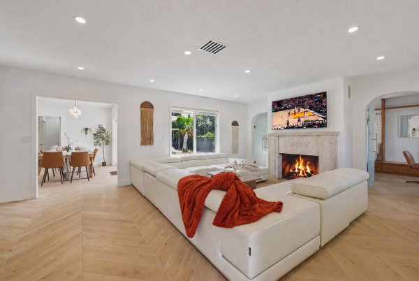 610 NE 16th Fort Lauderdale, FL 33304