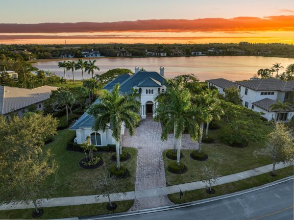 3111 Lake Rdg Ln Weston, FL 33332 3111 Lake Rdg Ln Weston, FL 33332