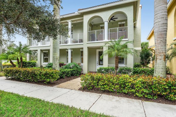 1056 Community Dr Jupiter, FL 33458