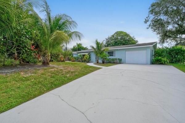 356 Cedar Tequesta, FL 33469
