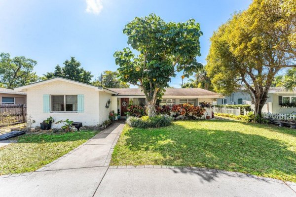 102 NE 22nd Delray Beach, FL 33444