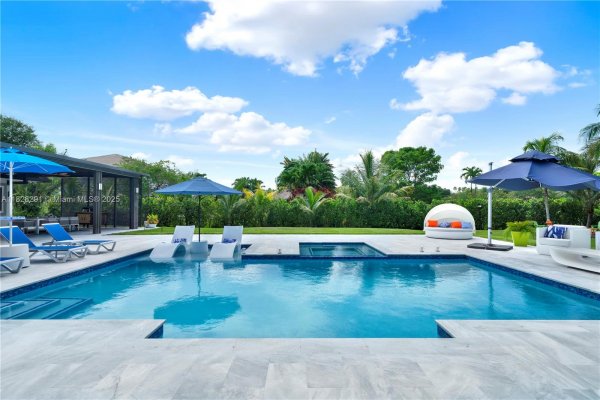 12301 NW 18th St Plantation, FL 33323