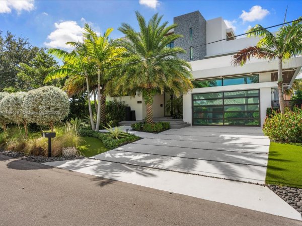 1736 SE 14th St Fort Lauderdale, FL 33316