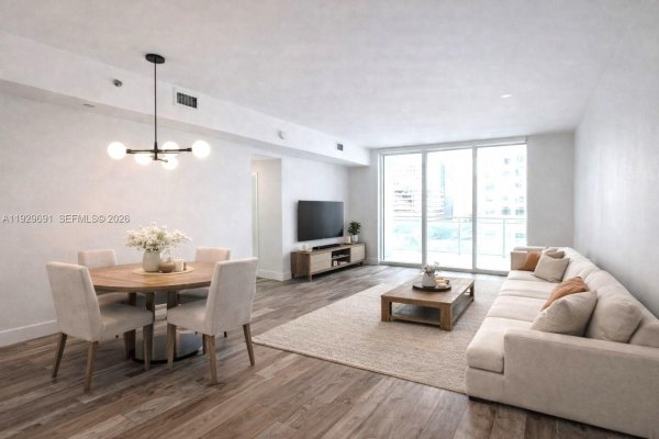 951 Brickell Ave #801 Miami, FL 33131