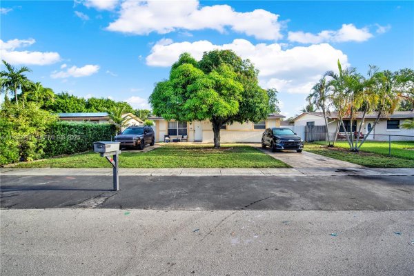 2771 NW 8th St Pompano Beach, FL 33069