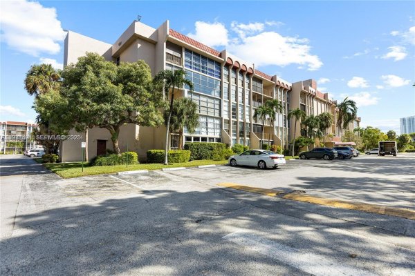 2101 Atlantic Shores Blvd #218 Hallandale Beach, FL 33009