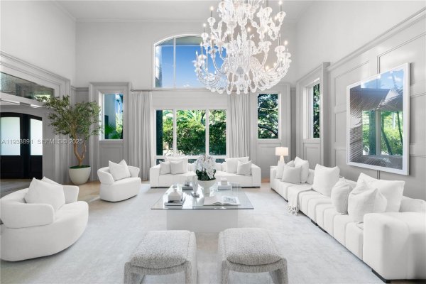 5077 N Bay Rd Miami Beach, FL 33140