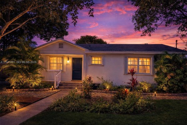 3015 SW 24th Ter Miami, FL 33145
