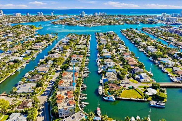 1424 SE 12th St #2A Fort Lauderdale, FL 33316