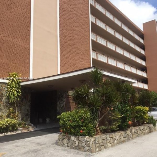 301 NE 14th Ave #702 Hallandale Beach, FL 33009