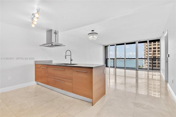 465 Brickell Ave #917 Miami, FL 33131