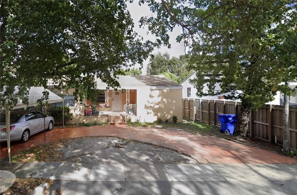 2931 SW 19th Ter Miami, FL 33145