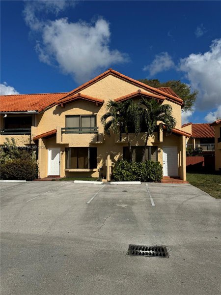 10220 SW 77th Ct Miami, FL 33156