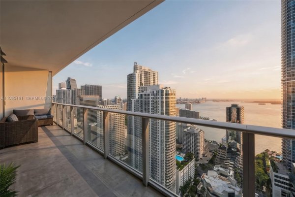 1010 Brickell Ave #4203 Miami, FL 33131