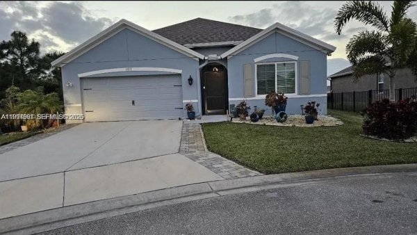 2271 SW Arlington Dr Sw Vero Beach, FL 32968