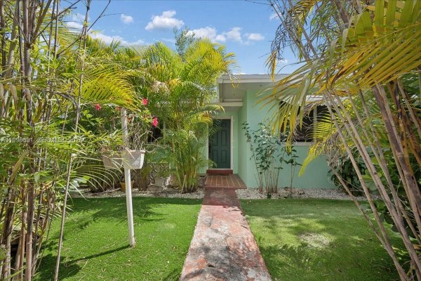 3490 William Ave Miami, FL 33133