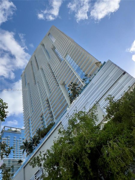 68 SE 6th St #3611 Miami, FL 33131