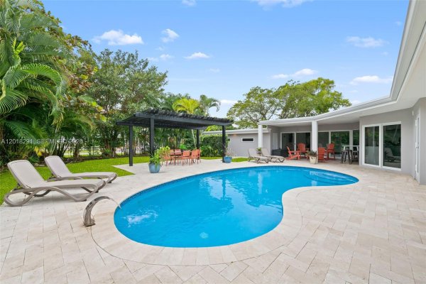2711 Mayan Dr Fort Lauderdale, FL 33316
