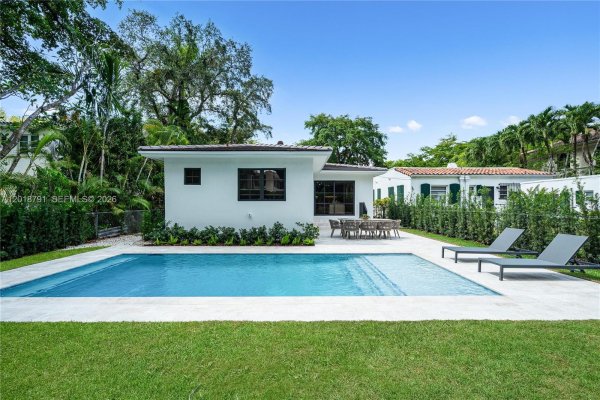 1037 Sevilla Ave Coral Gables, FL 33134