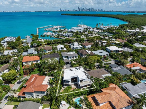 238 Buttonwood Dr Key Biscayne, FL 33149