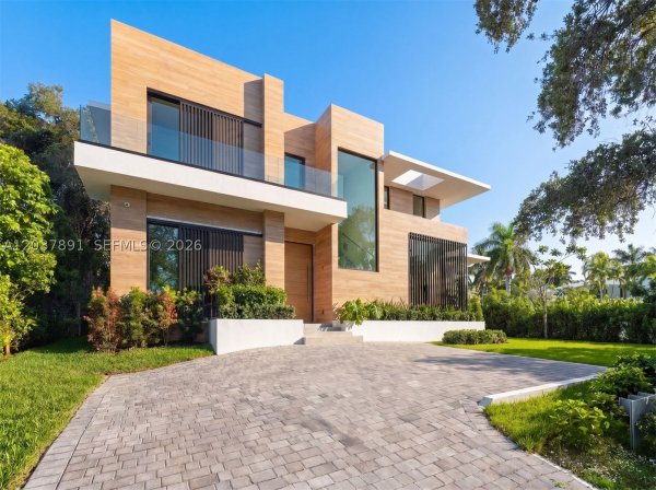 4430 Nautilus Dr Miami Beach, FL 33140