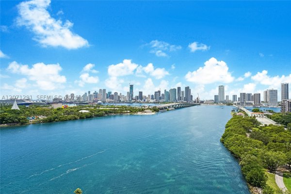 1000 Venetian Way #1108 Miami, FL 33139
