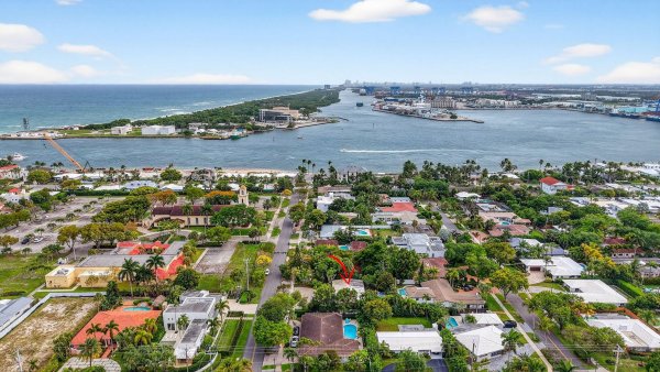 1935 SE 25th Fort Lauderdale, FL 33316