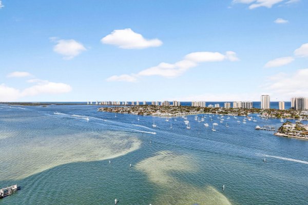 2640 Lake Shr #2608 Riviera Beach, FL 33404