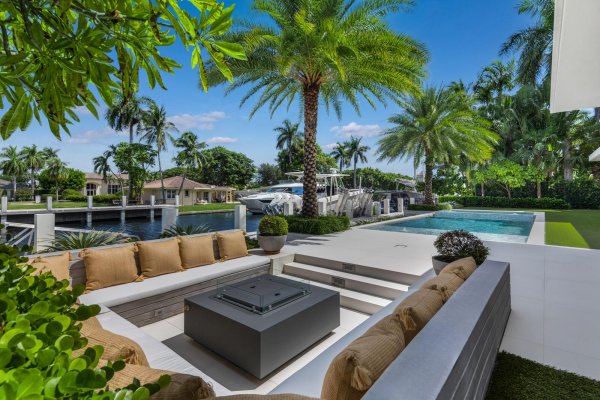 2423 Castilla Isle Fort Lauderdale, FL 33301
