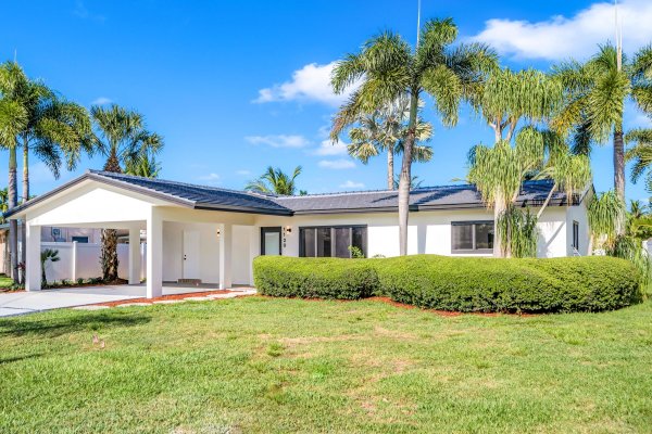 1120 SE 9th Ave Pompano Beach, FL 33060