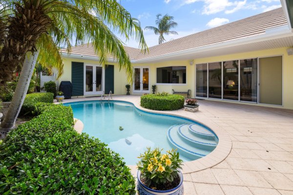 2131 Sea Mist Ct Vero Beach, FL 32963