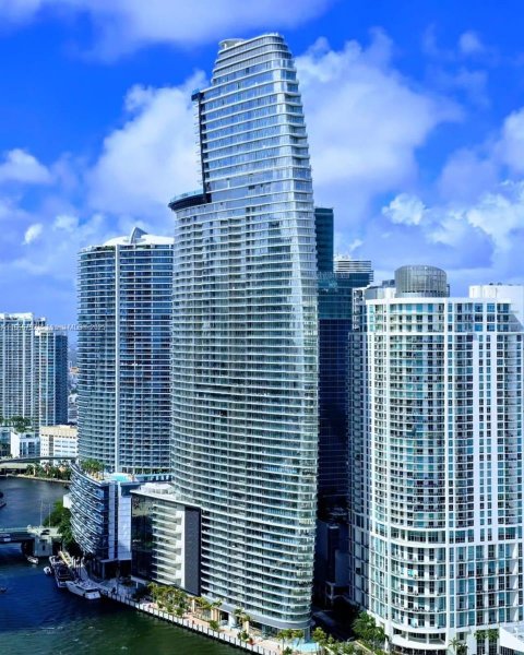 300 Biscayne Blvd Way #3403 Miami, FL 33131 300 Biscayne Blvd Way #3403 Miami, FL 33131