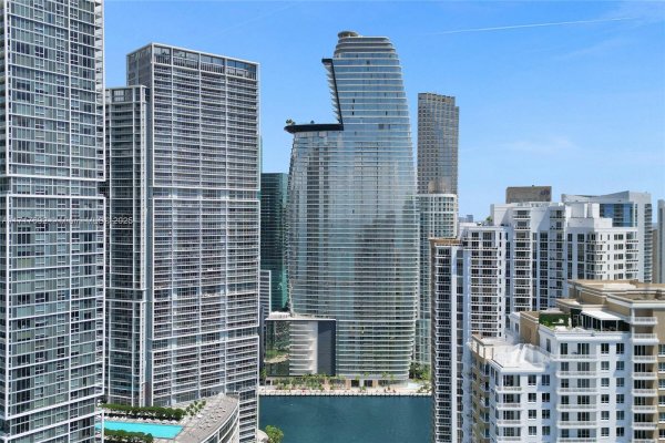 300 Biscayne Blvd Way #3704 Miami, FL 33131 300 Biscayne Blvd Way #3704 Miami, FL 33131