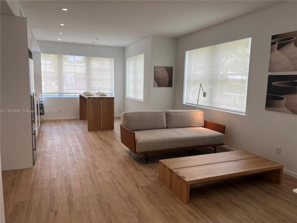 128 NE 46th St #3 Miami, FL 33137