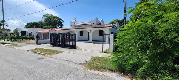 1721 SW 24th Ter Miami, FL 33145