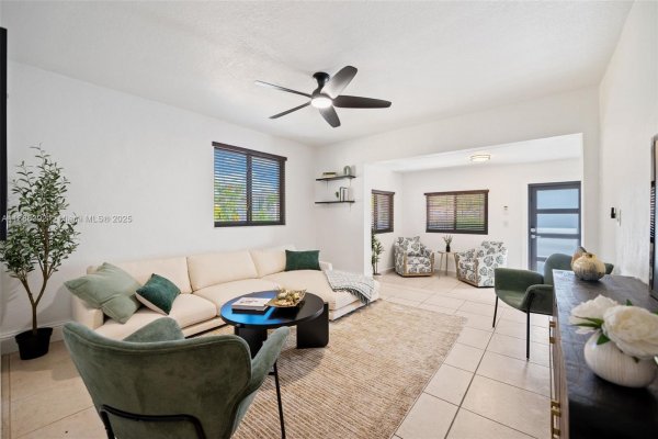 944 SW 10th Ave Miami, FL 33130