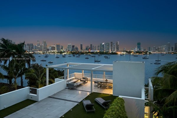 440 S Hibiscus Dr Miami Beach, FL 33139