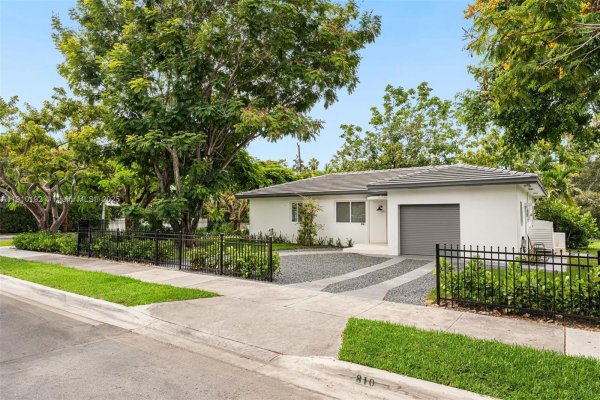 810 NW 7th St Miami, FL 33136